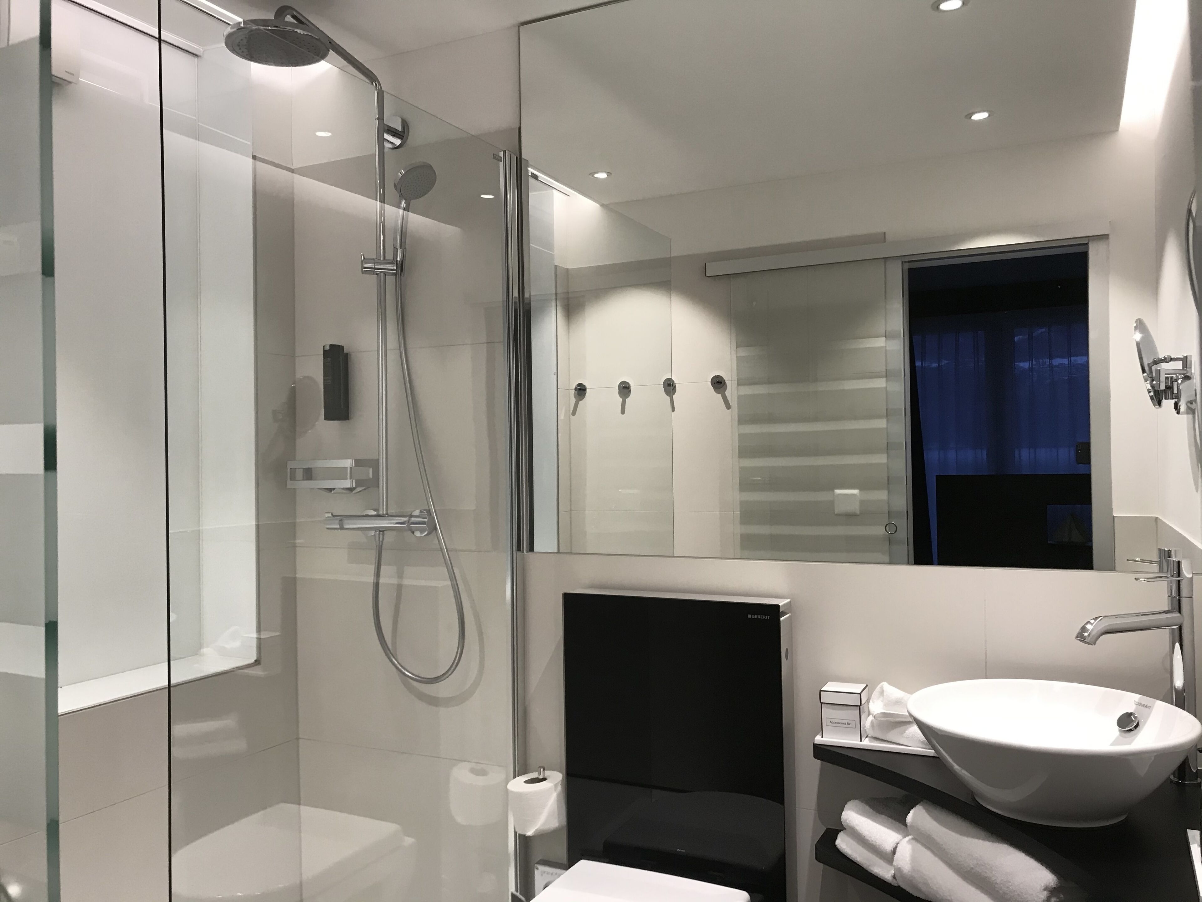 junior room, lake view, corner | bathroom | shower, hair dryer, bathrobes, slippers