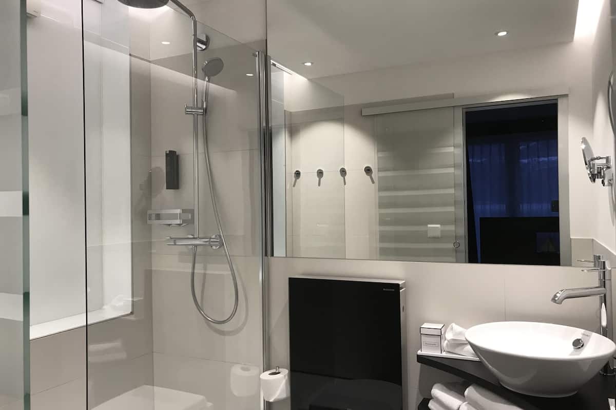 junior room, lake view, corner | bathroom | shower, hair dryer, bathrobes, slippers