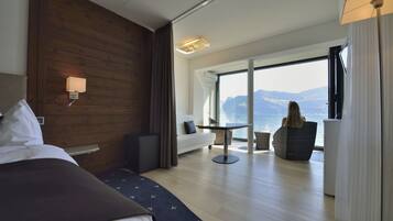 Junior Suite, Lakeside | Hypo-allergenic bedding, down comforters, in-room safe, desk