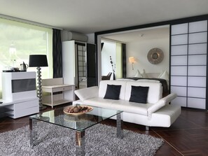 Suite, Balcony | 1 bedroom, hypo-allergenic bedding, down comforters, in-room safe