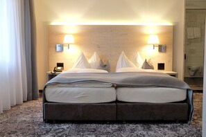 Superior Doppelzimmer | 1 bedroom, minibar, in-room safe, desk