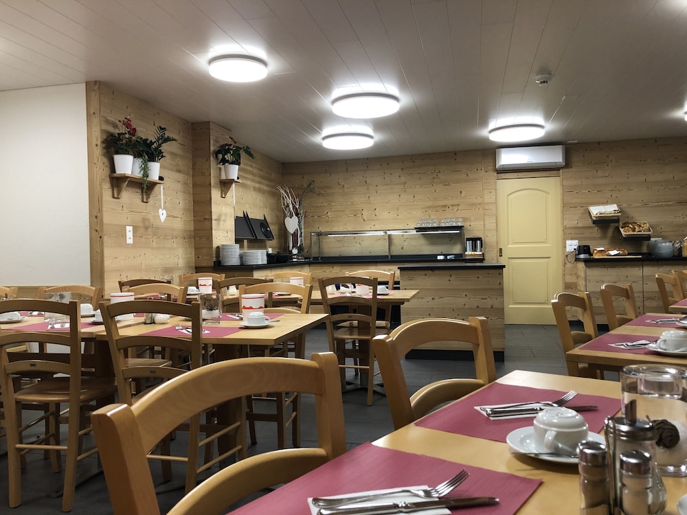 Hotel Crystal by null