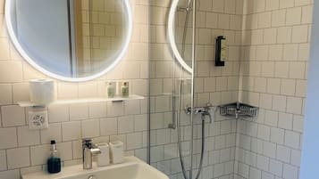 Double Room (Attic) | Bathroom