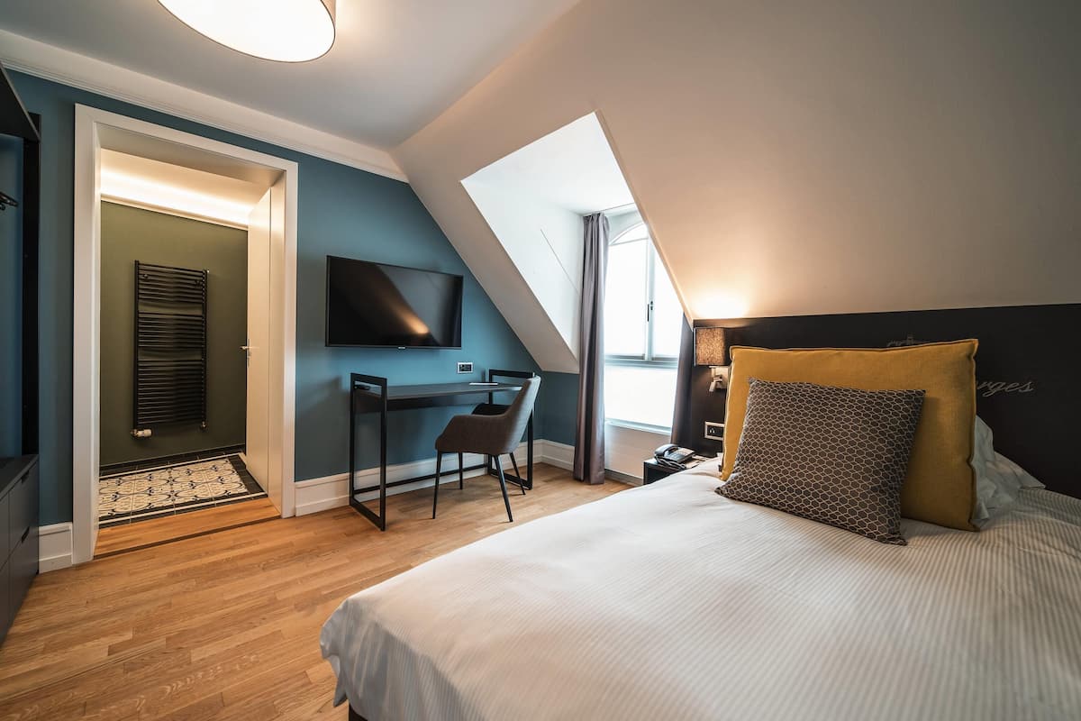 Room, 1 Single Bed (Historic, customized rooms with A/C)
