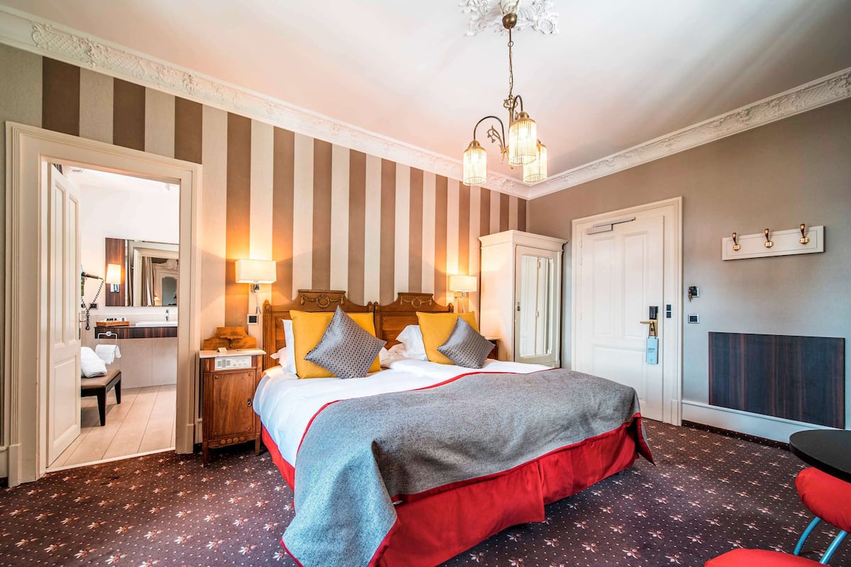 Room, 2 Single Beds (Historic, customized rooms, with A/C) | Hypo-allergenic bedding, down duvets, in-room safe, desk