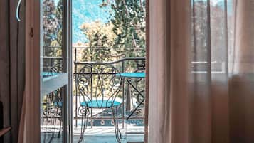 Chambre, 1 grand lit, balcon (Historic, customized rooms, with A/C)