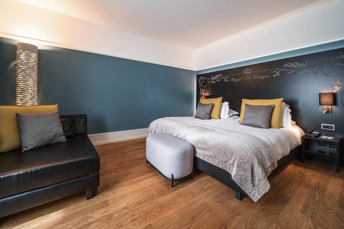 Room, 2 Single Beds (Modern, air-conditioned)