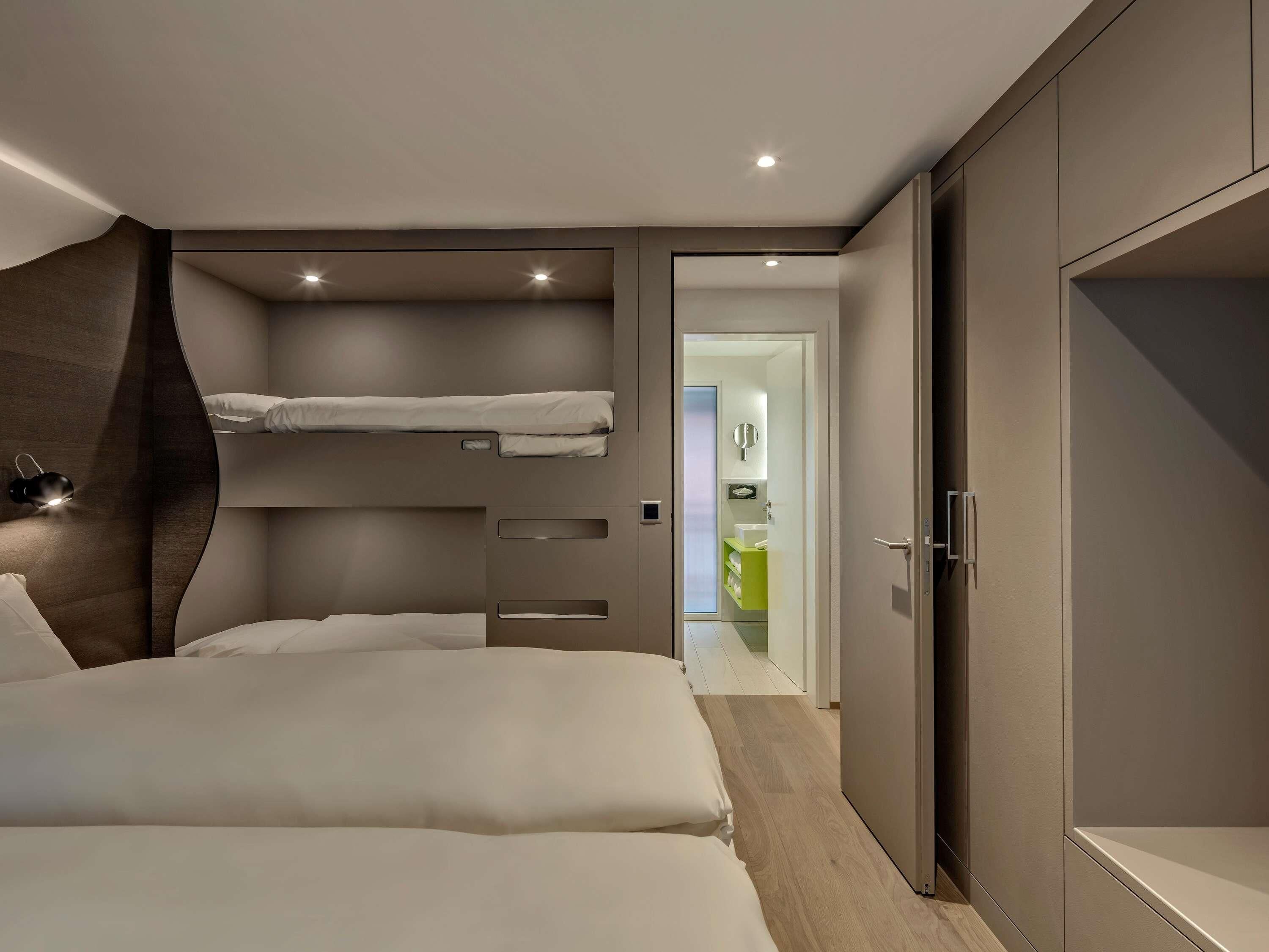 Apartament familiar, 1 llit de matrimoni, cuina (with A/C) | Roba de llit hipoal·lergògena, cobrellits i caixa forta a l'habitació 