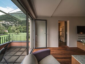 Suite junior, balcón | Ropa de cama hipoalergénica y edredón 