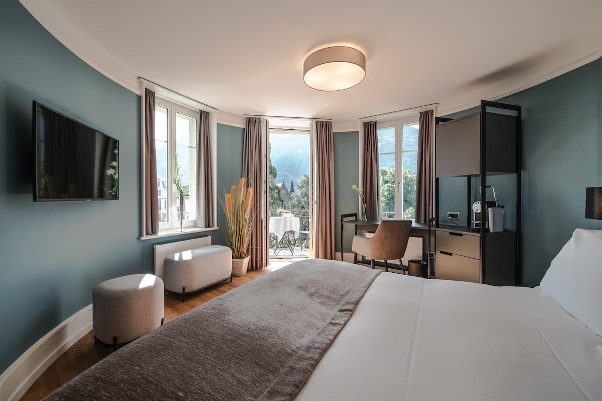 Rum - 2 enkelsängar - balkong (Modern, air-conditioned) | Allergitestade sängkläder, duntäcken och värdeförvaringsskåp på rummet