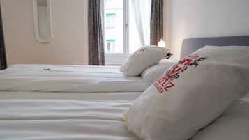 Triple Room | Minibar, in-room safe, desk, blackout curtains