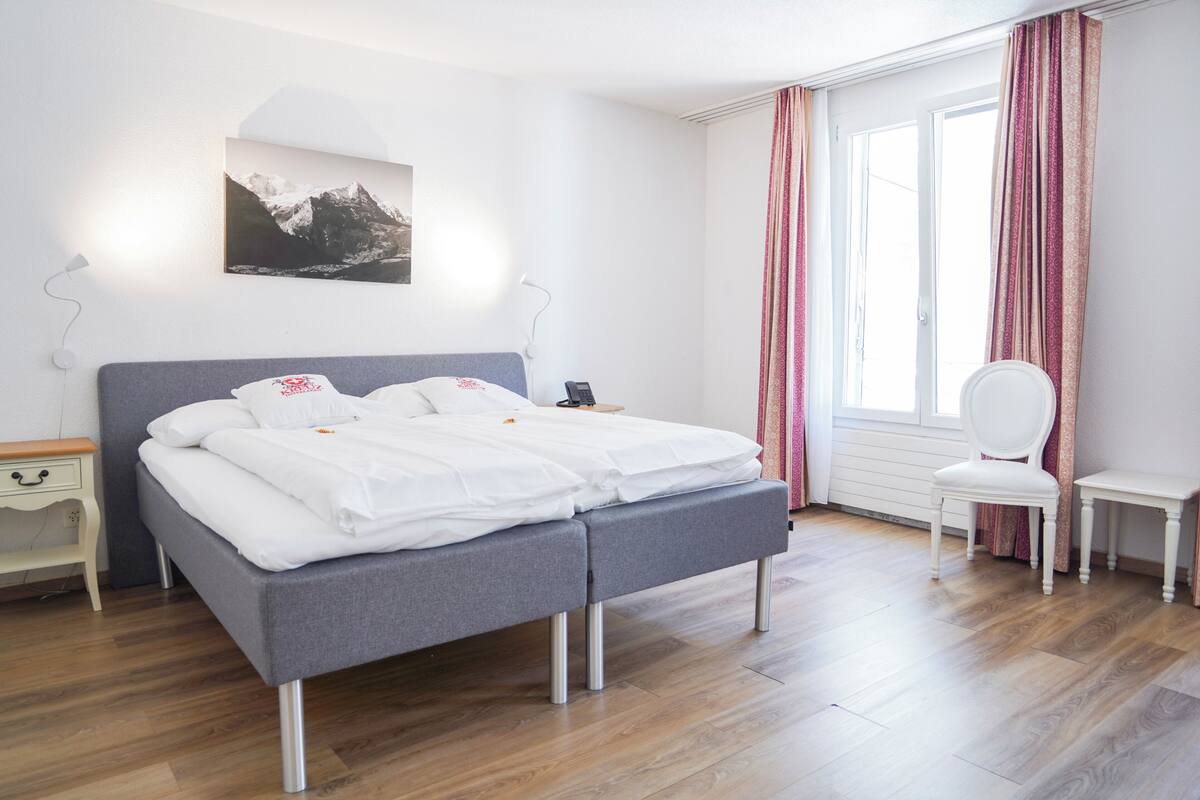 Superior-Doppel- oder -Zweibettzimmer | Minibar, Zimmersafe, Schreibtisch, Verdunkelungsvorhänge