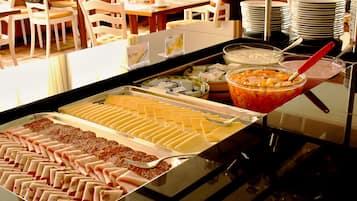 Tägliches Frühstücksbuffet (17 CHF pro Person)