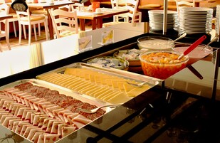 Daily buffet breakfast (CHF 17 per person)