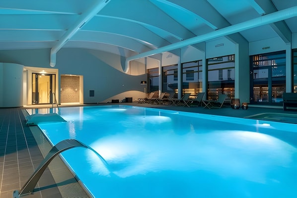 3 indoor pools, outdoor pool, open 8:00 AM to 9:00 PM, sun loungers