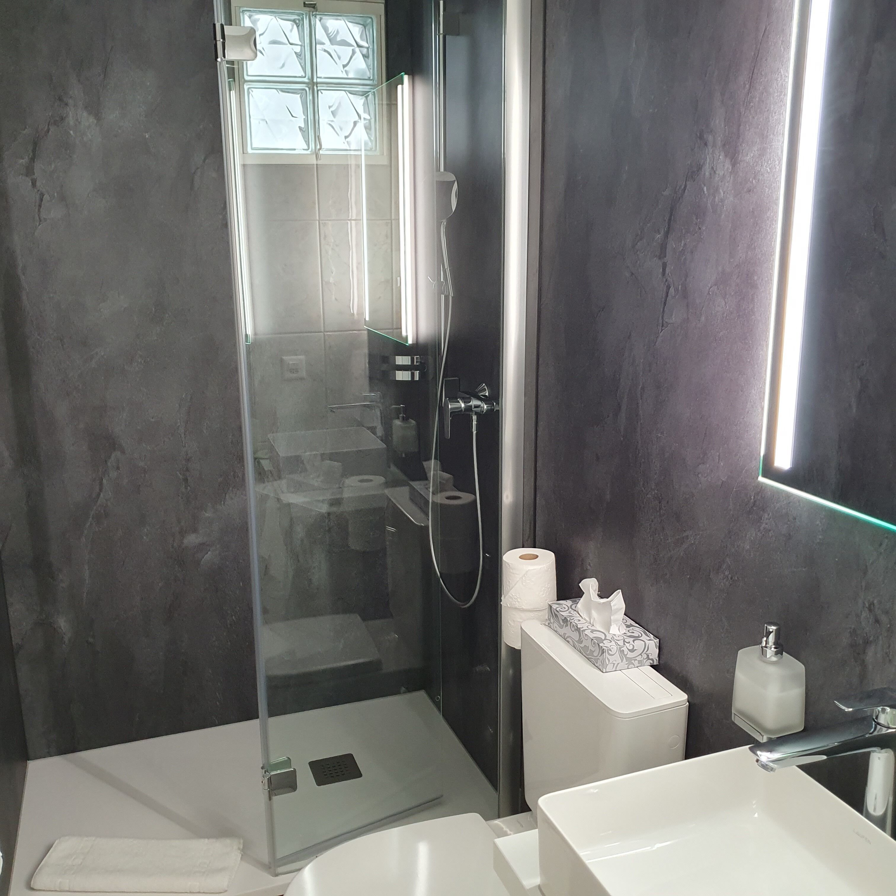 Design Double Room, 1 Queen Bed, Balcony, Mountain View | Bathroom | Shower, free toiletries, hair dryer