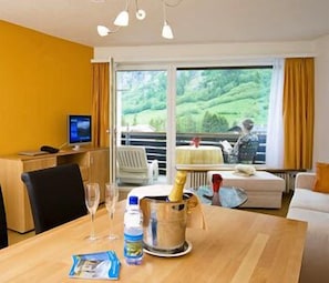 1 bedroom, desk, blackout curtains, free WiFi