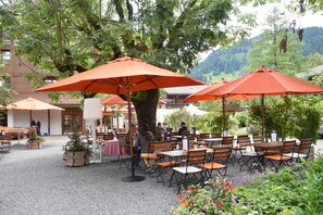 Aperto a colazione, pranzo e cena, cucina internazionale 