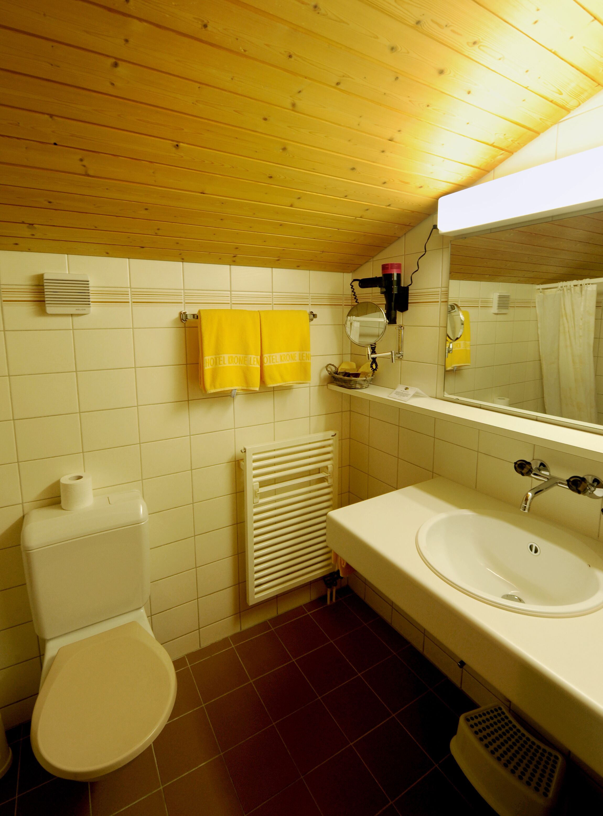 studio, kitchen | bathroom | shower, hair dryer, towels, soap