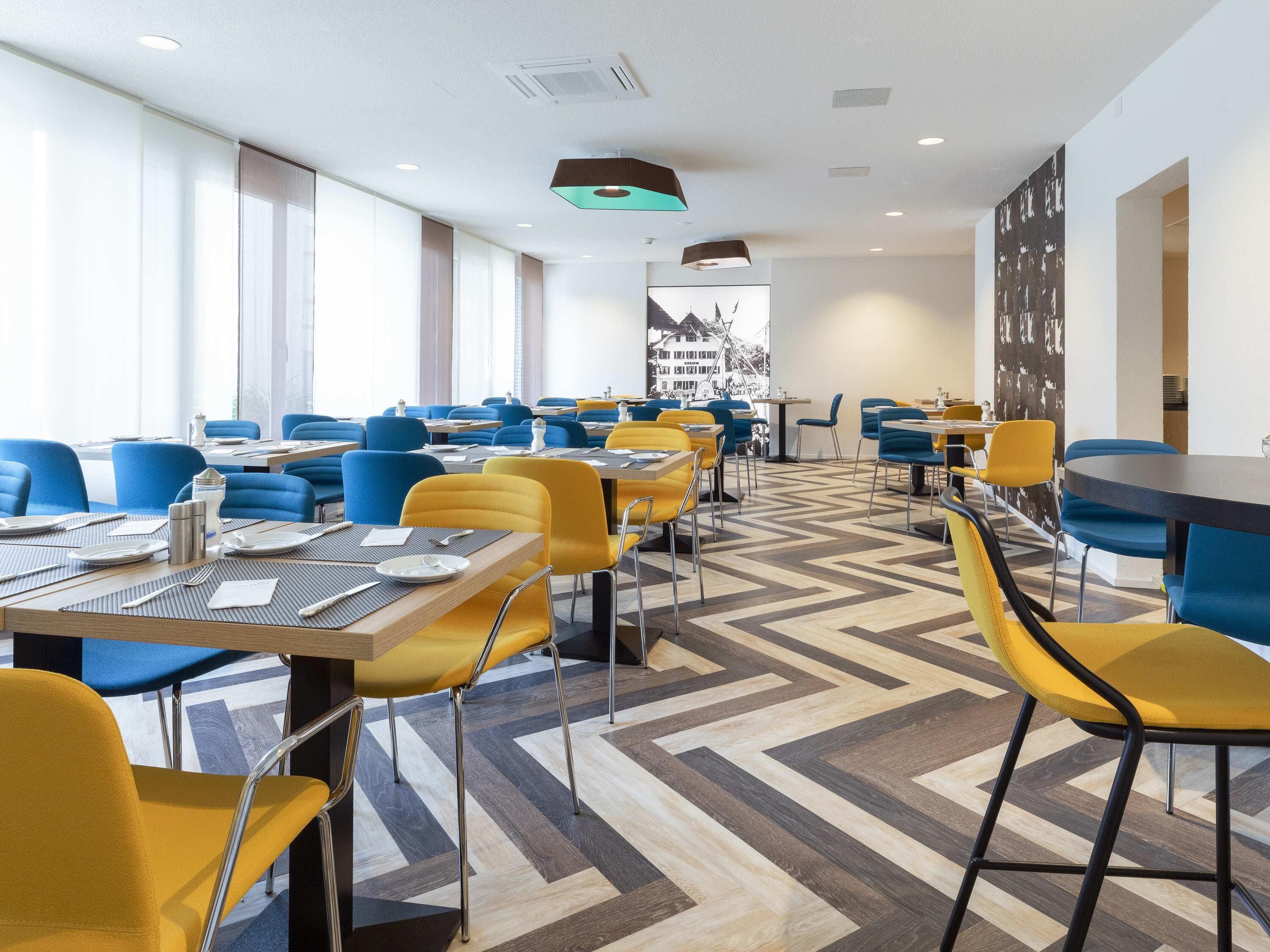 อาหารเช้าแบบบุฟเฟ่ต์ทุกวัน (คิดค่าบริการ)