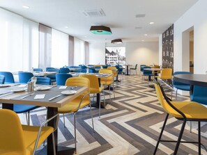 Petit déjeuner buffet servi tous les jours en supplément