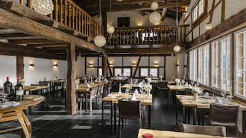 2 restauranter; serverer morgenmad, frokost, aftensmad og tyske retter