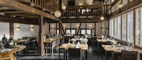 2 restaurants servant le petit déjeuner, spécialités Cuisine allemande