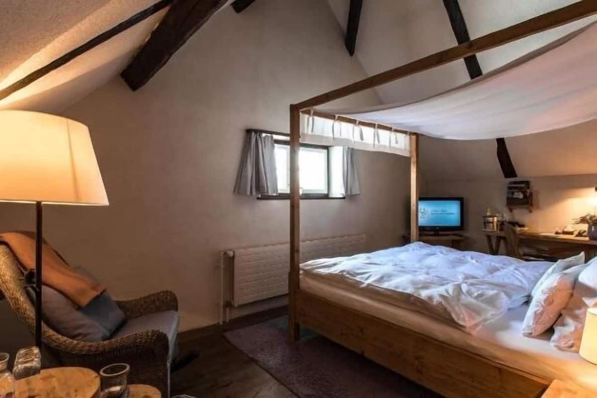 Allergikerbettwaren, kostenlose Minibar, Zimmersafe, Schreibtisch