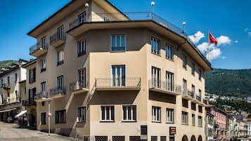 Vista frontal de la propiedad