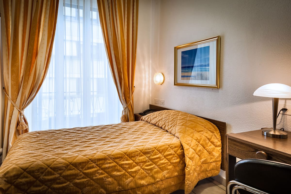 Single Room | In-room safe, desk, cribs/infant beds, free WiFi