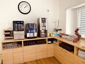 Café da manhã com buffet todos os dias (CHF 12 por pessoa) 