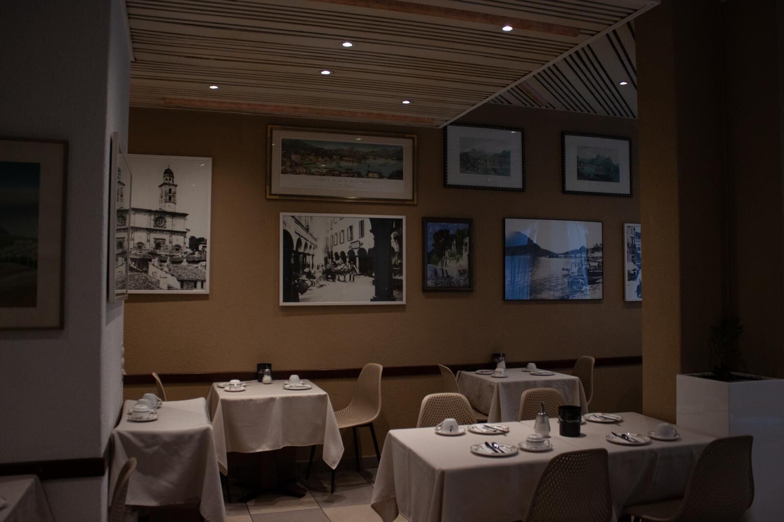 Tägliches Frühstücksbuffet (12 CHF pro Person)