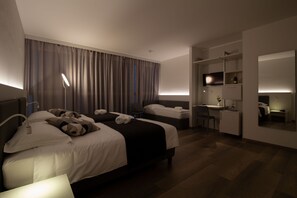 Rom – superior | Minibar, skrivebord, lydisolert og barnesenger