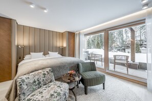 Standard Double Room | 1 bedroom, premium bedding, minibar, in-room safe