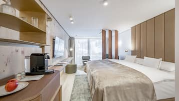 豪華雙人房, 1 張特大雙人床, 山景, 臨近滑雪場 | 2 間臥室、高級寢具、迷你吧、客房內保險箱