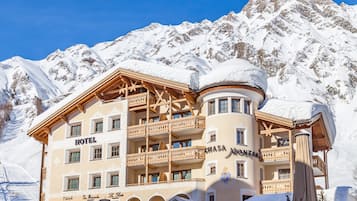 Vista frontal de la propiedad