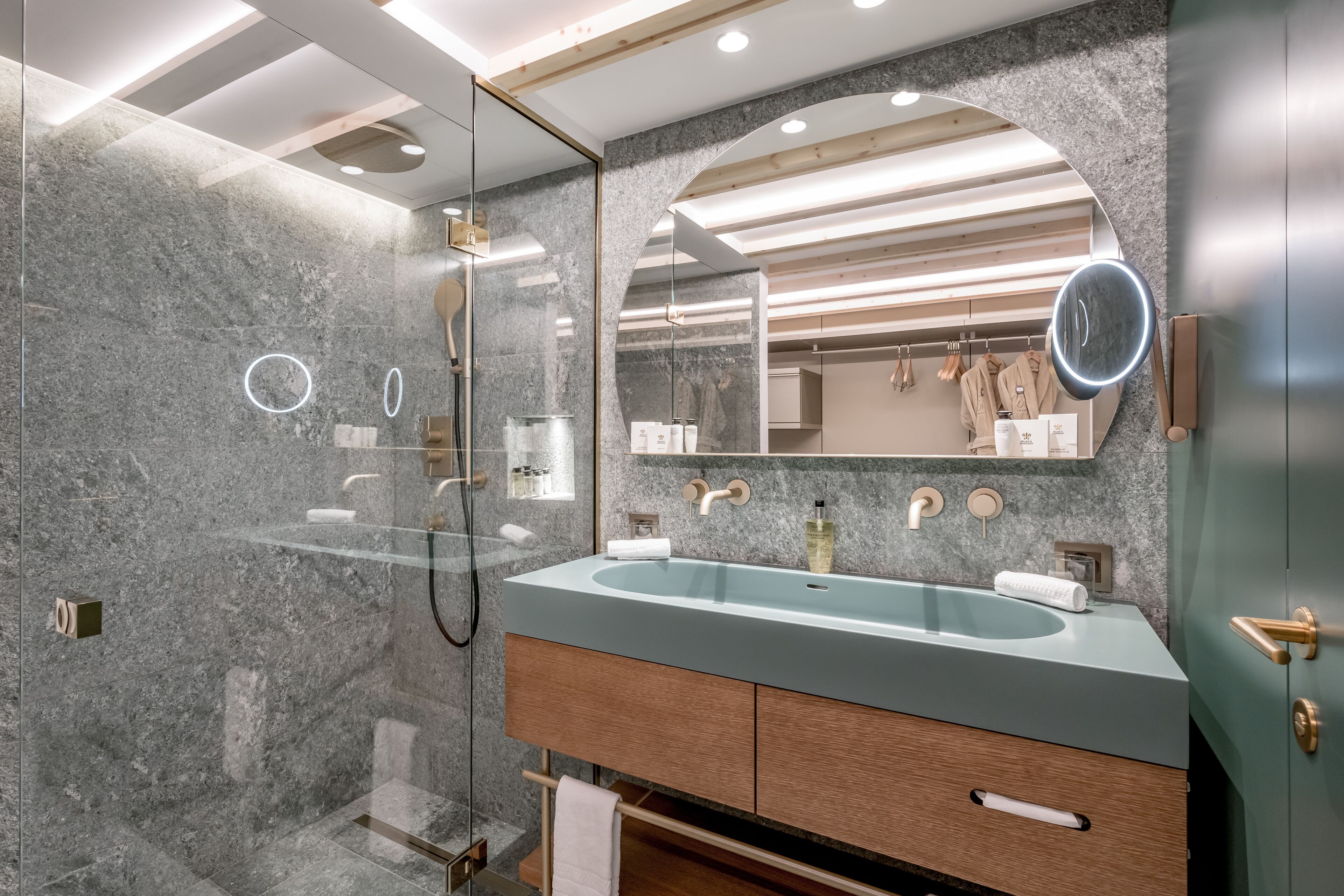 comfort suite, 1 king bed, mountain view, slope side | bathroom | free toiletries, hair dryer, bathrobes, slippers