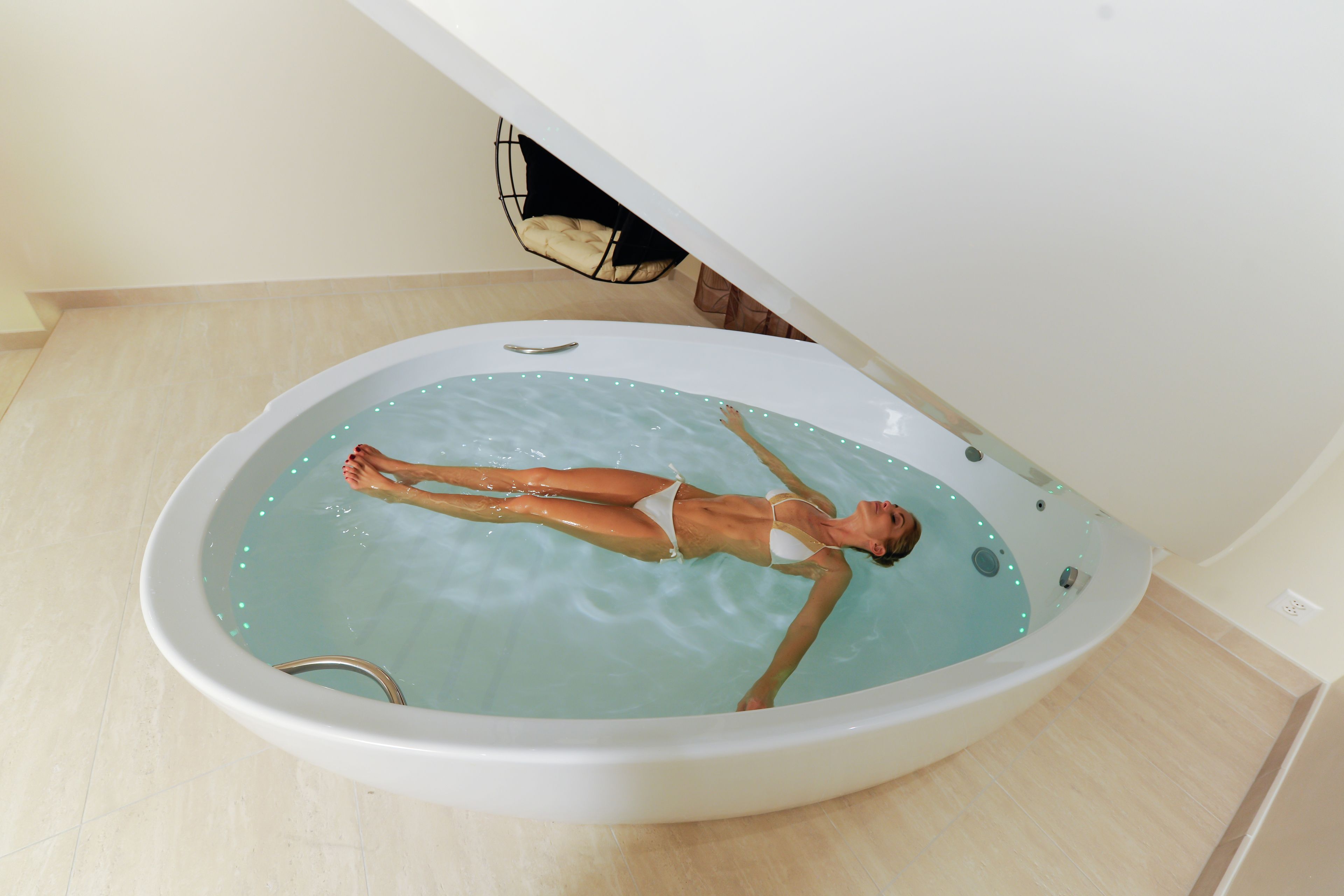 sauna, hot tub, steam room, body treatments, aromatherapy