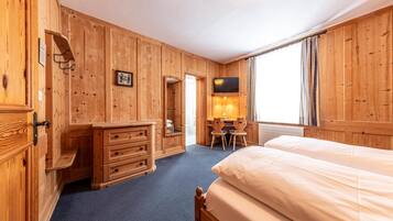 Doppelzimmer | Zimmersafe, Schreibtisch, kostenloses WLAN, Bettwäsche