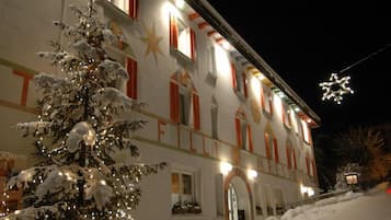 Fassade der Unterkunft – Abend/Nacht