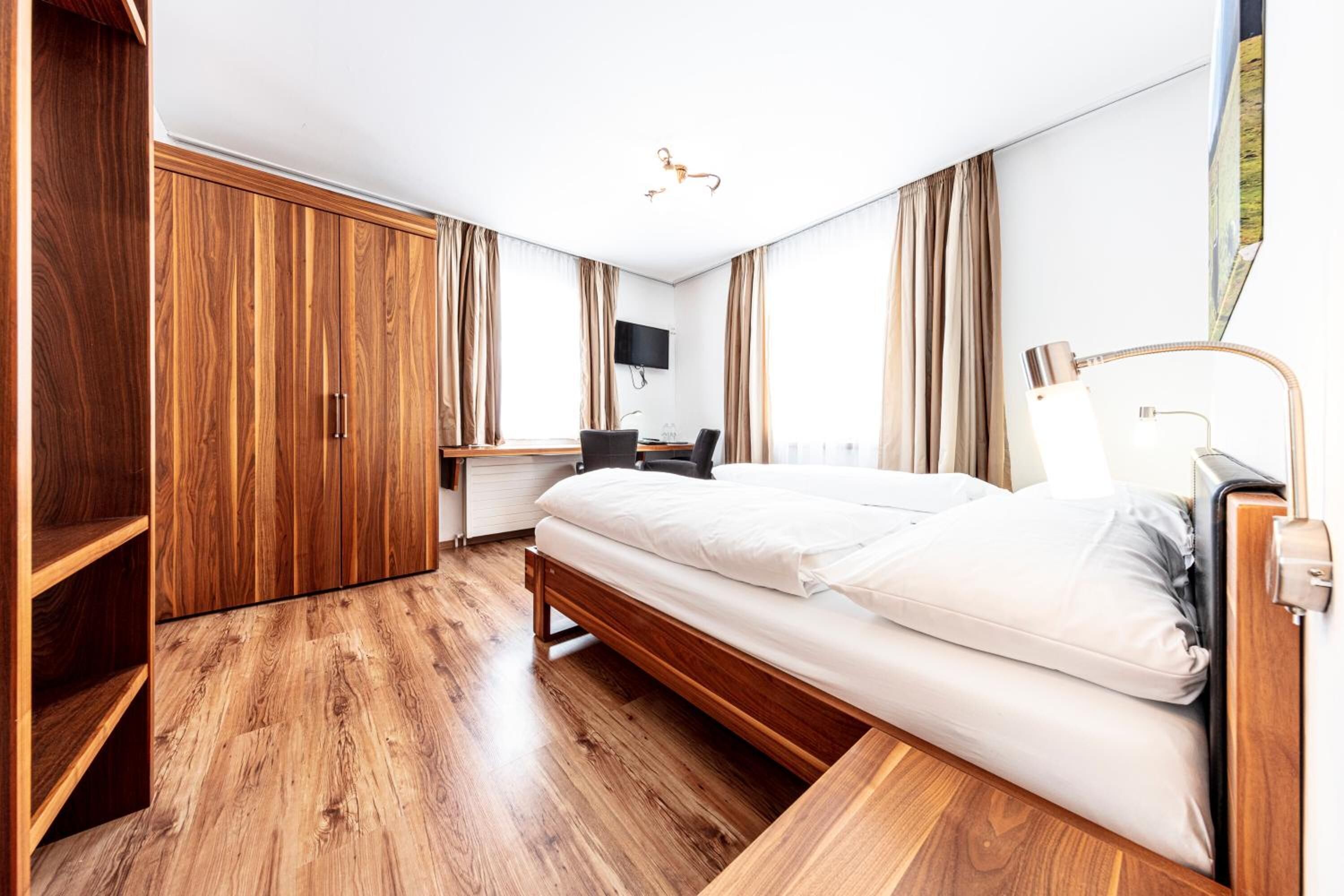 in-room safe, desk, free wifi, bed sheets