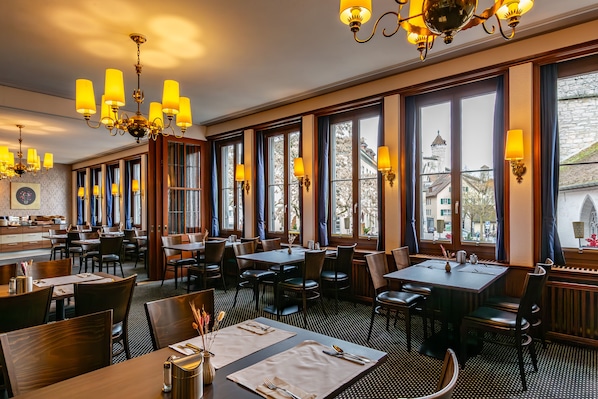 Free daily buffet breakfast - Hotel Kronenhof (Schaffhausen)