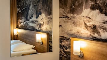 Habitación doble económica | Escritorio, wifi gratis y ropa de cama