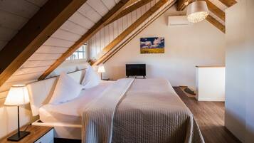 Suite, 2 Bedrooms, Mezzanine