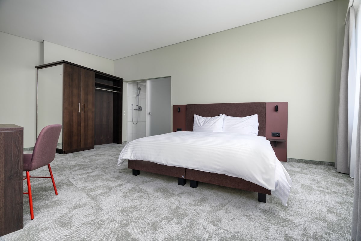 Junior-Suite | 1 Schlafzimmer, Zimmersafe, Schreibtisch, kostenloses WLAN