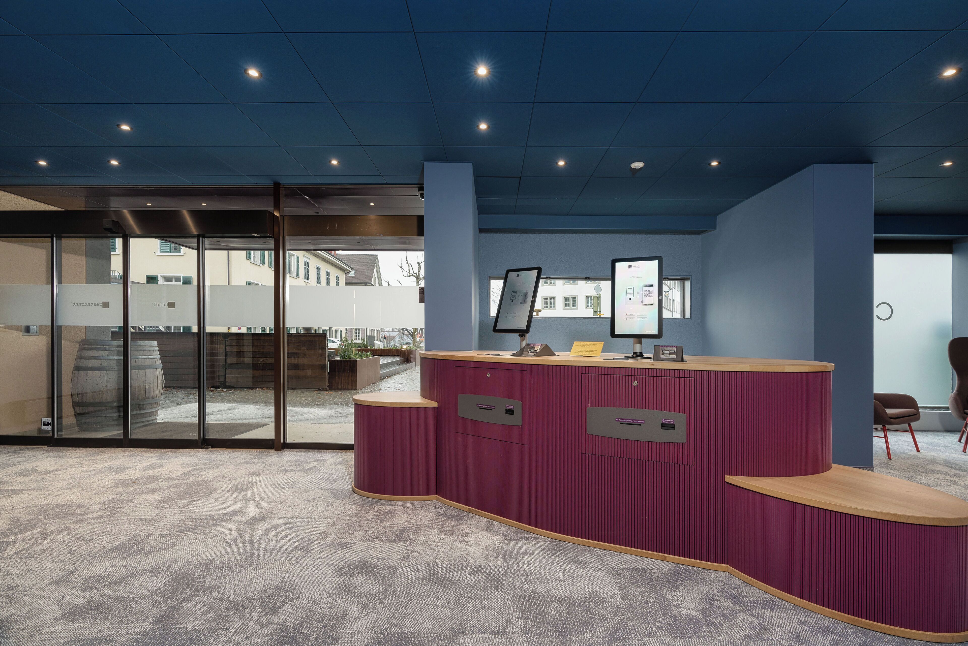 Check-in/check-out kiosk