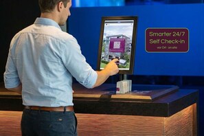 Check-in/check-out kiosk - b_smart hotel Schönenwerd (Schonenwerd)