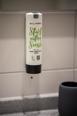 Kostenlose Toilettenartikel, Haartrockner, Handtücher, Seife