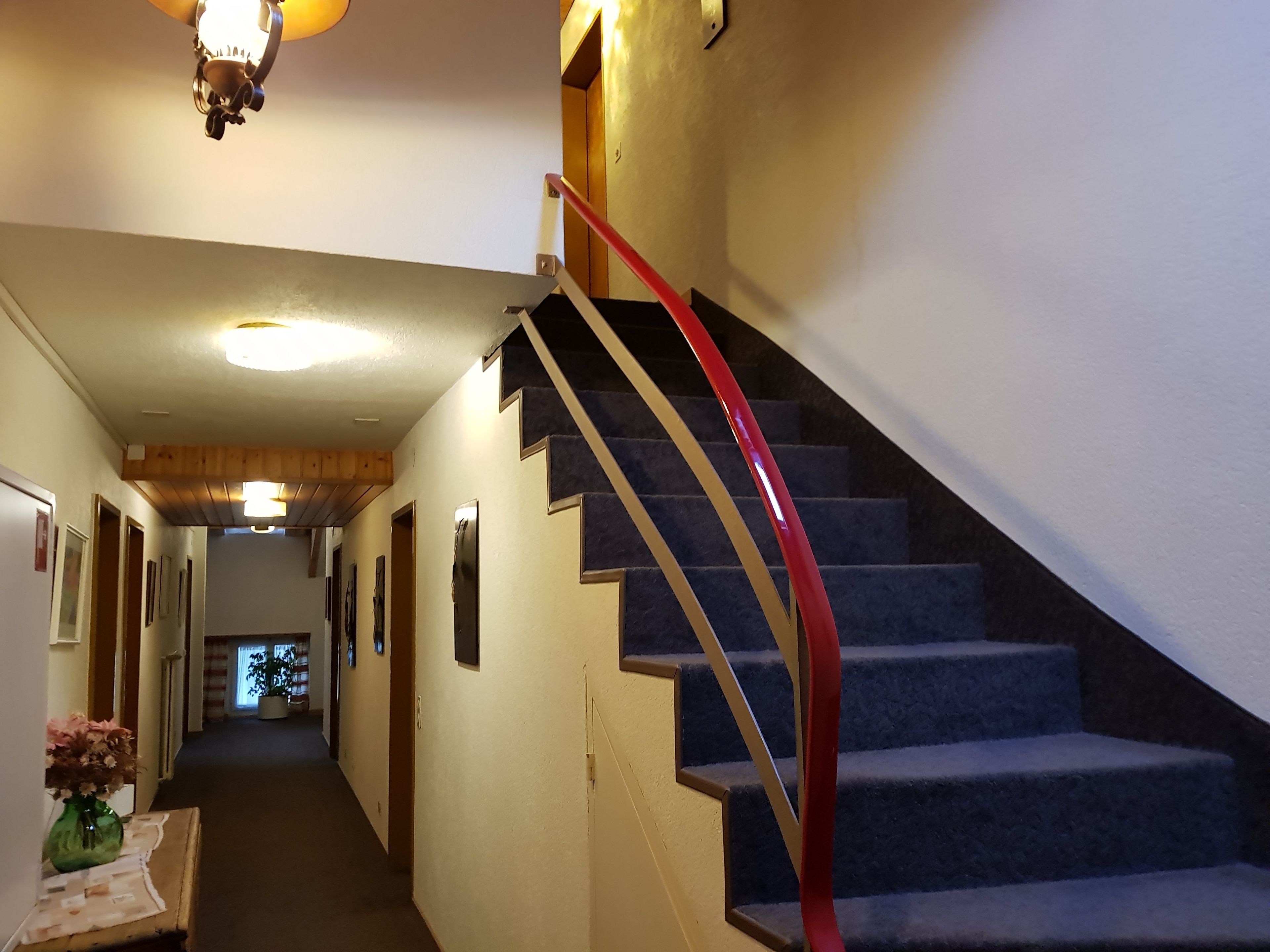 classic single room, non smoking, mountain view | hypo-allergenic bedding, down duvets, in-room safe, desk