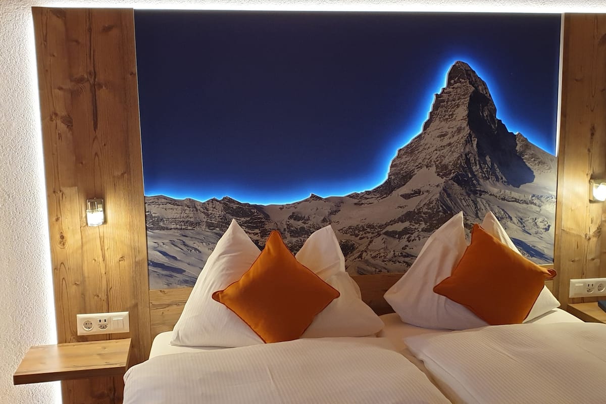 hypo-allergenic bedding, down duvets, in-room safe, desk